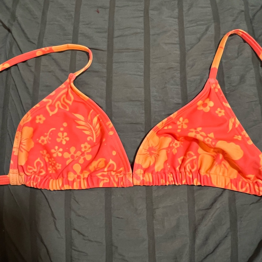 KULANI kinis swim